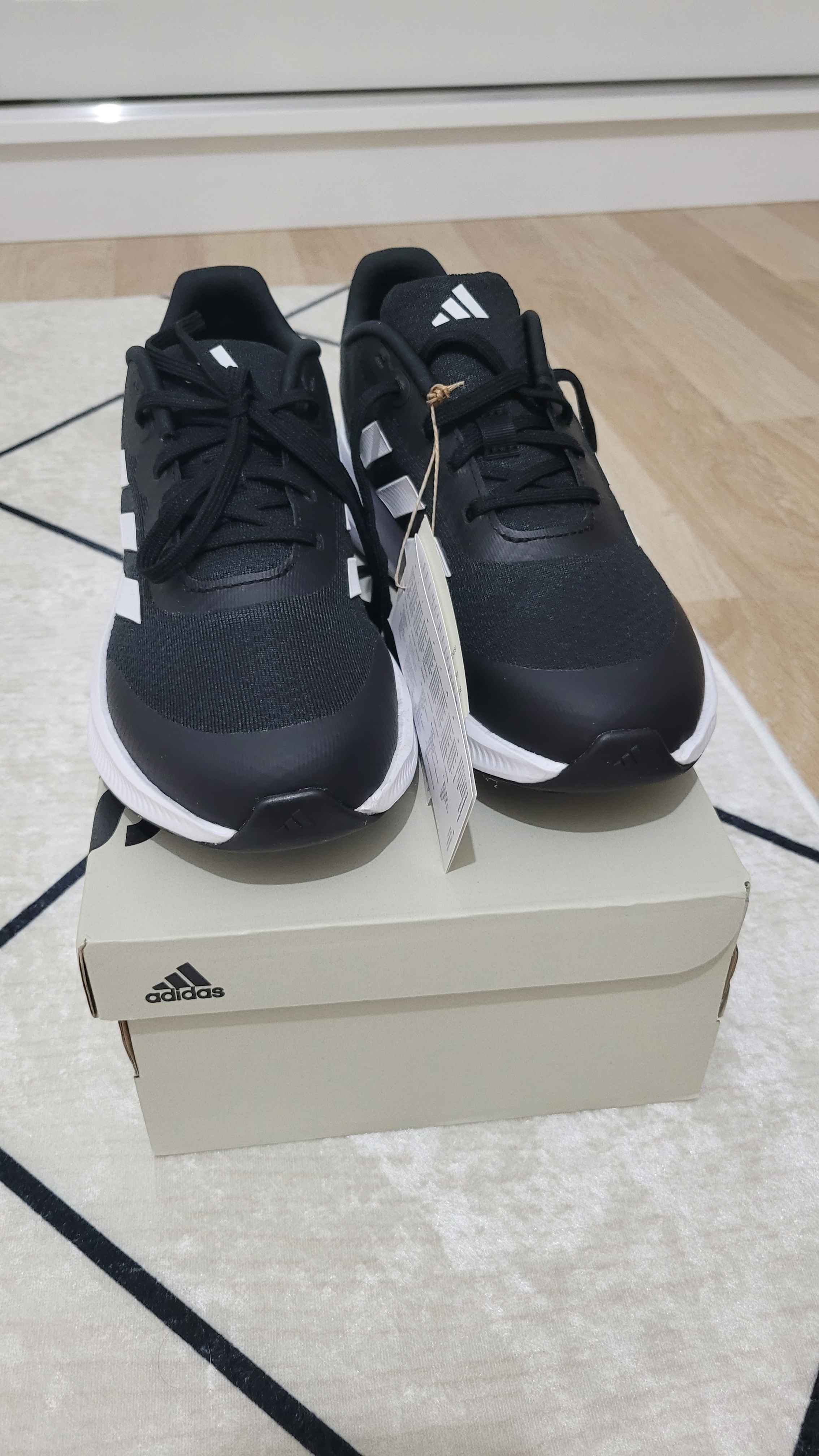 کتانی تمرین و دویدن زنانه برند آدیداس adidas اورجینال RUNFALCON 3.0 K photo review