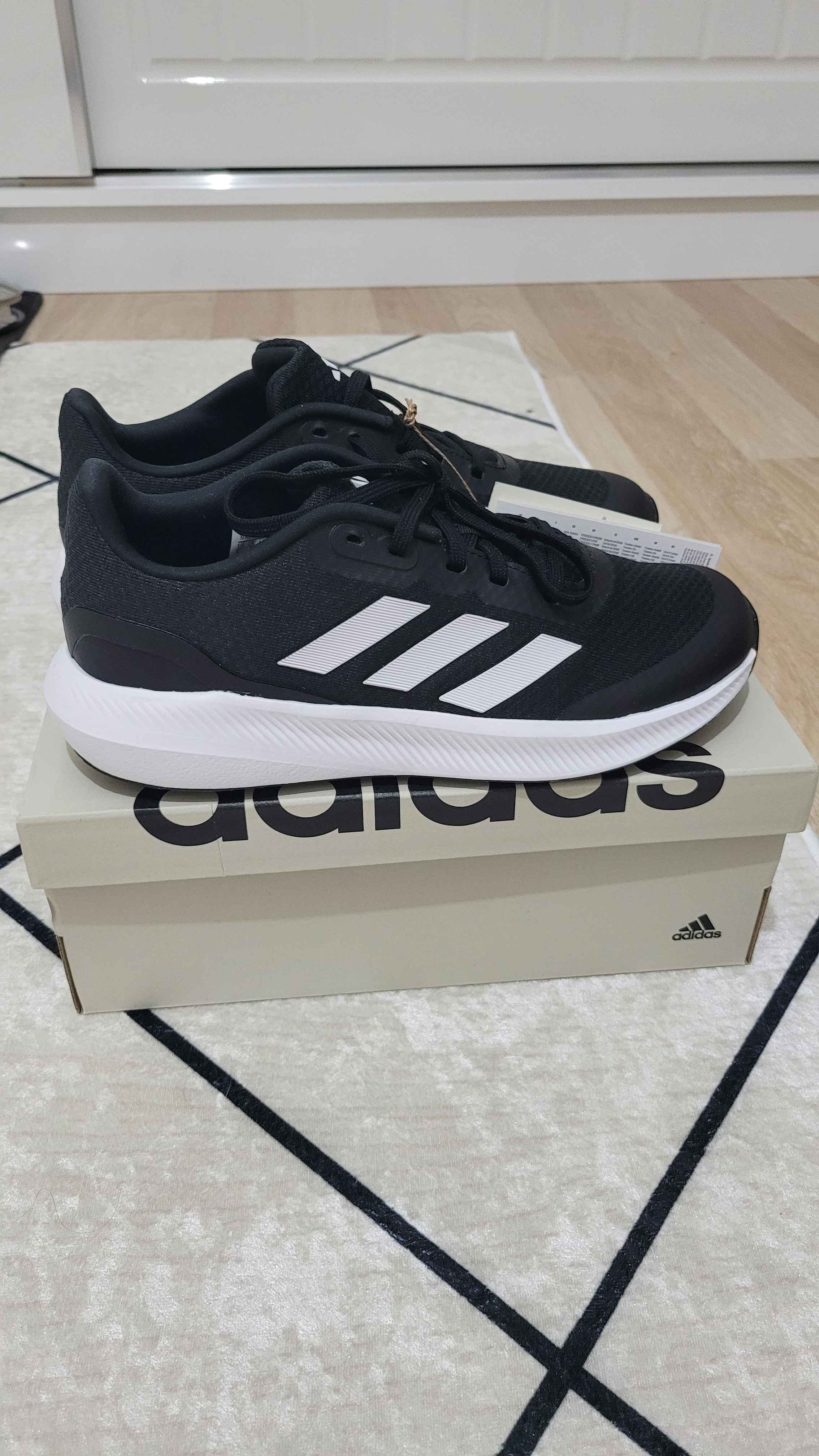 کتانی تمرین و دویدن زنانه برند آدیداس adidas اورجینال RUNFALCON 3.0 K photo review