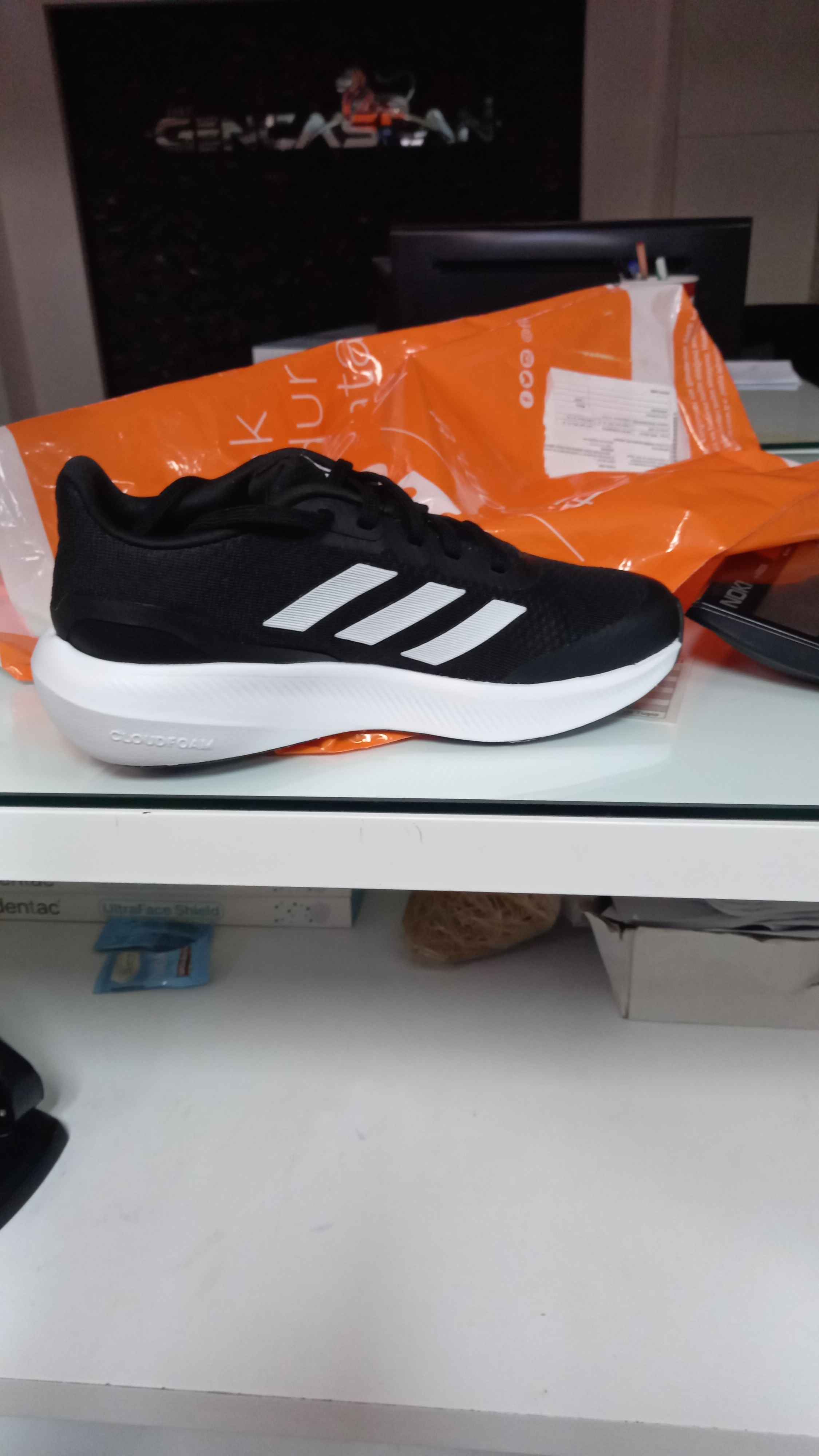 کتانی تمرین و دویدن زنانه برند آدیداس adidas اورجینال RUNFALCON 3.0 K photo review