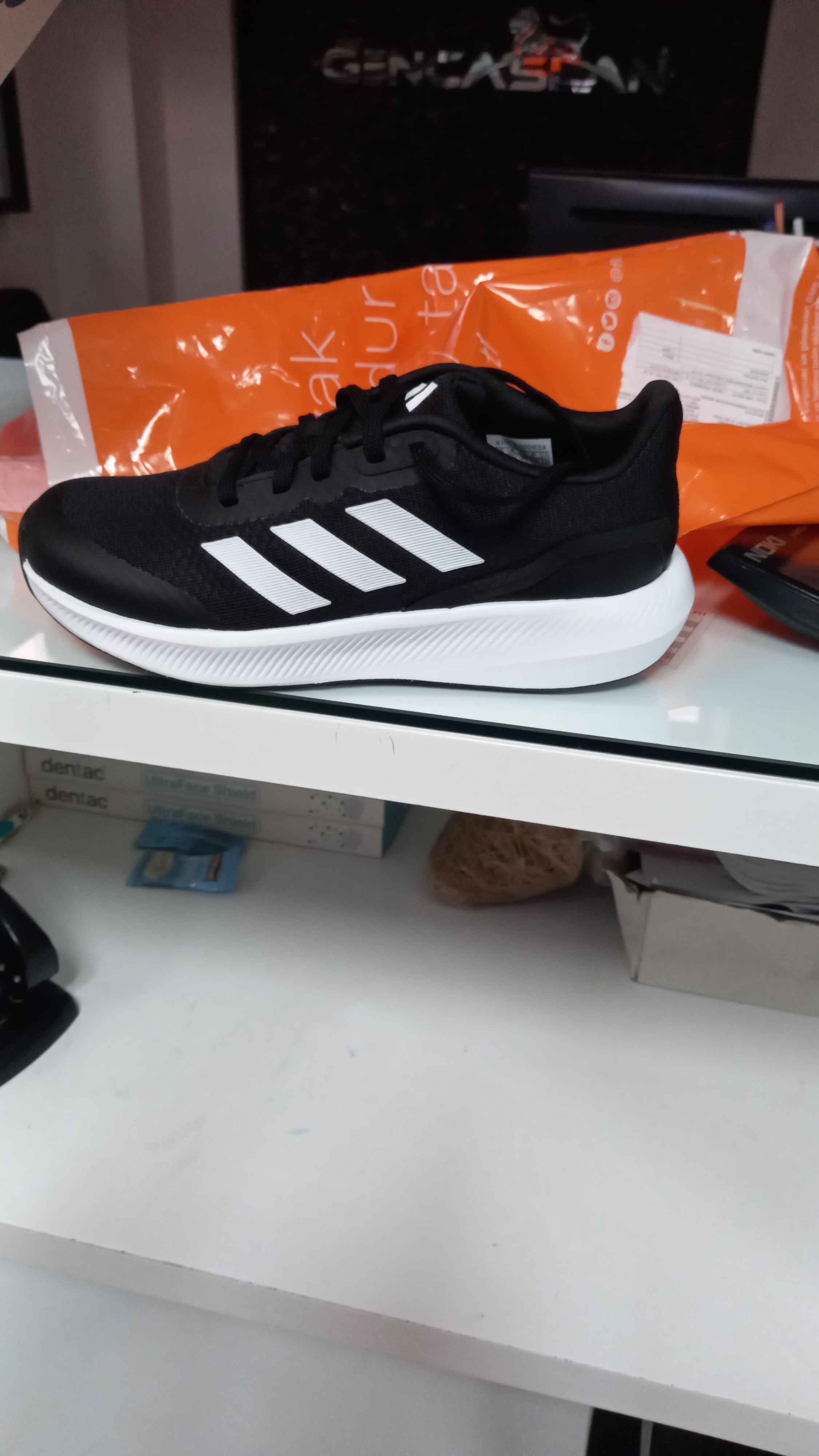 کتانی تمرین و دویدن زنانه برند آدیداس adidas اورجینال RUNFALCON 3.0 K photo review